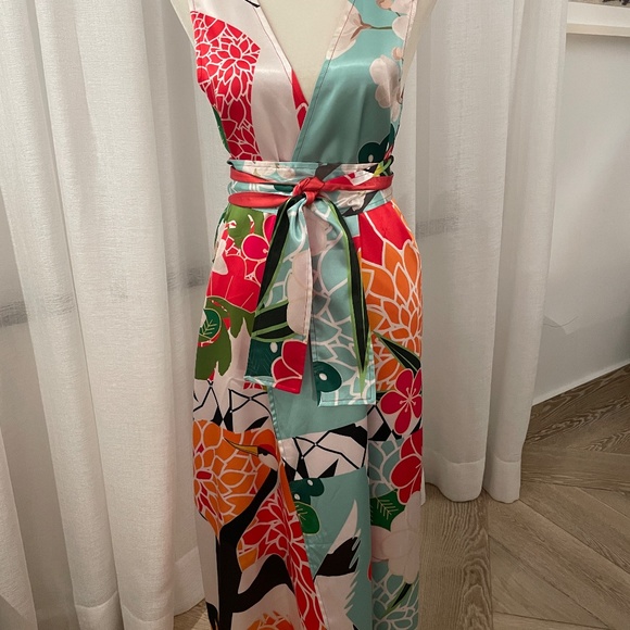 Reversible Floral Wrap (Sample Sale) - Picture 8 of 12